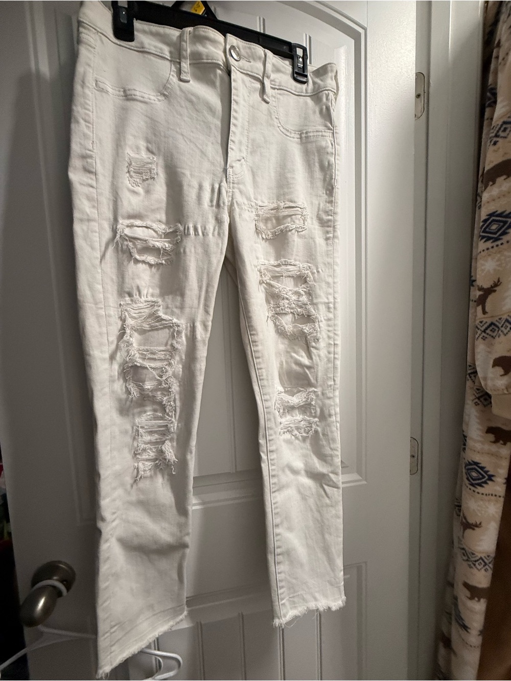 American Eagle Outfitters White Distressed Skinny Jeans